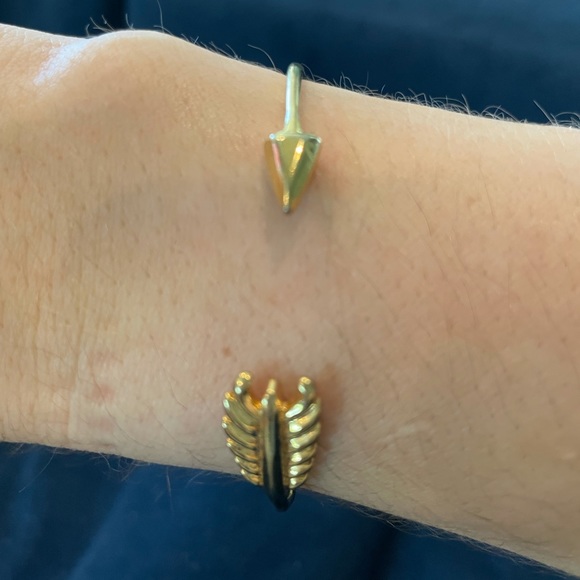 Stella & Dot gilded golden arrow bracelet - Picture 3 of 3